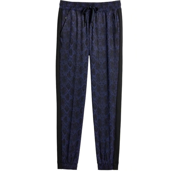 Women’s Athleta Snakeskin Print Cuffed Brooklyn Jogger Pants Size 4 EUC - Picture 3 of 14